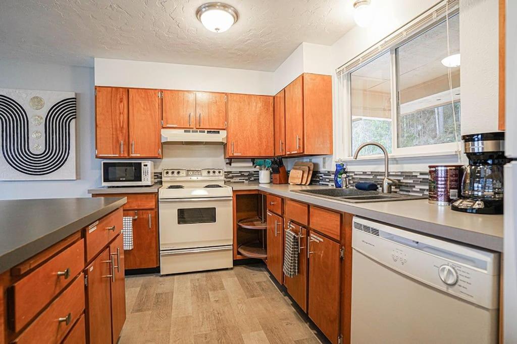 Waterfront Retreat, Relaxation, Fun In Hood Canal Hoodsport Bagian luar foto