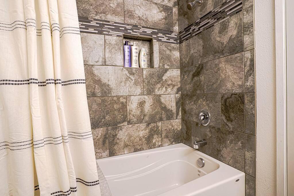 Waterfront Retreat, Relaxation, Fun In Hood Canal Hoodsport Bagian luar foto